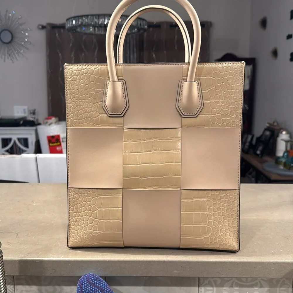 Michael Kors beige tote - Picture 2 of 4